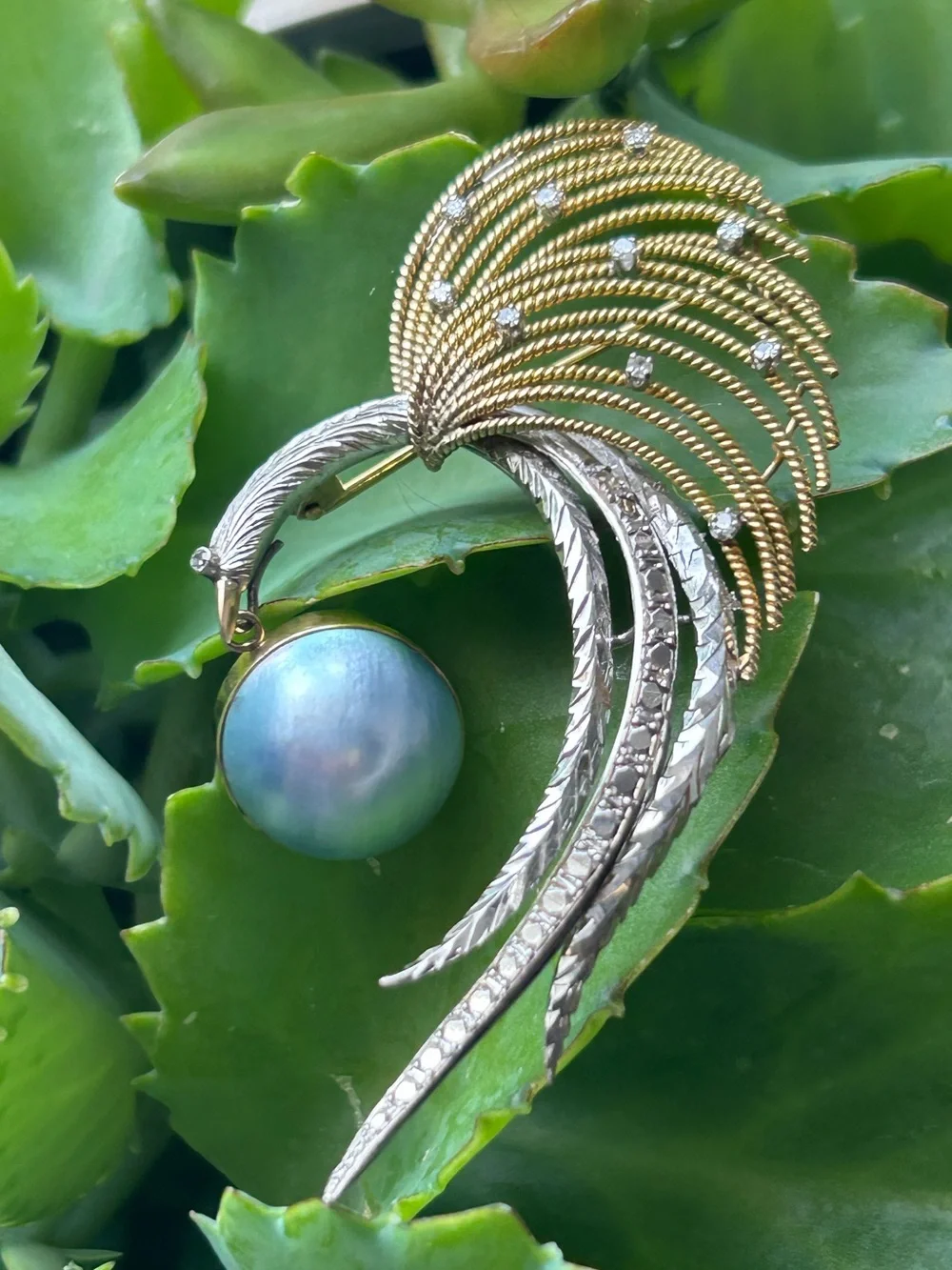 Vintage 14k yellow & white gold diamonds bird 16mm blue mabe Pearl Drop Brooch